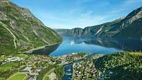 Eidfjord и окружающие горы