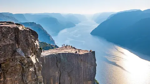 Preikestolen над Люсе-фьордом